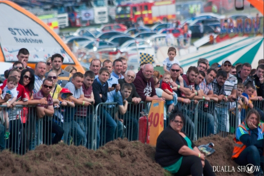 Crowds enjot the Tractor Pull